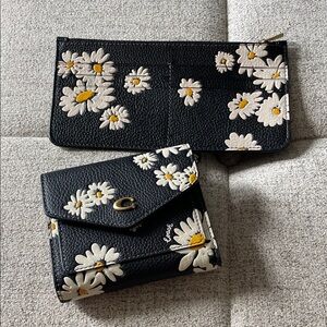 NWT Authentic Coach floral print Wallet and card case pouch